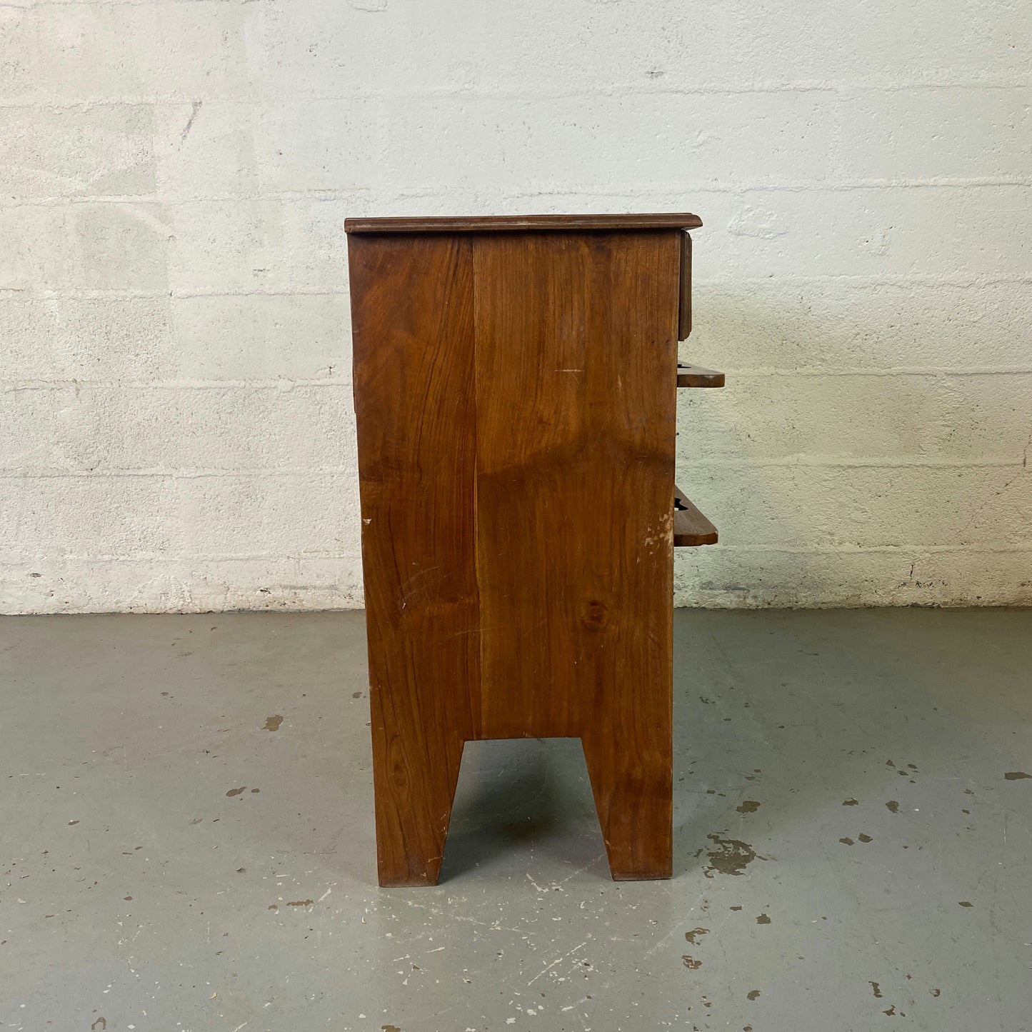 Commode bois exotique avec paniers osier