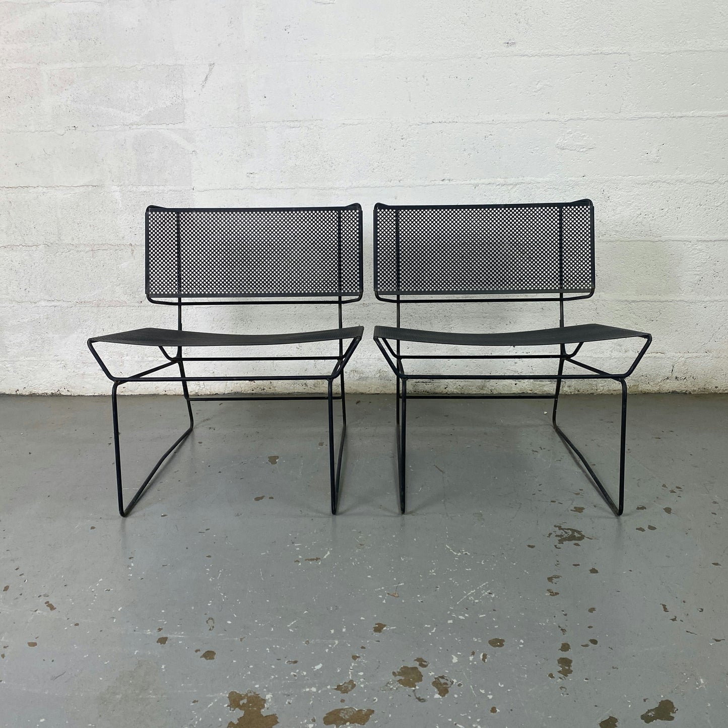 Paire de fauteuils en métal perforé collection fil par François Azambourg