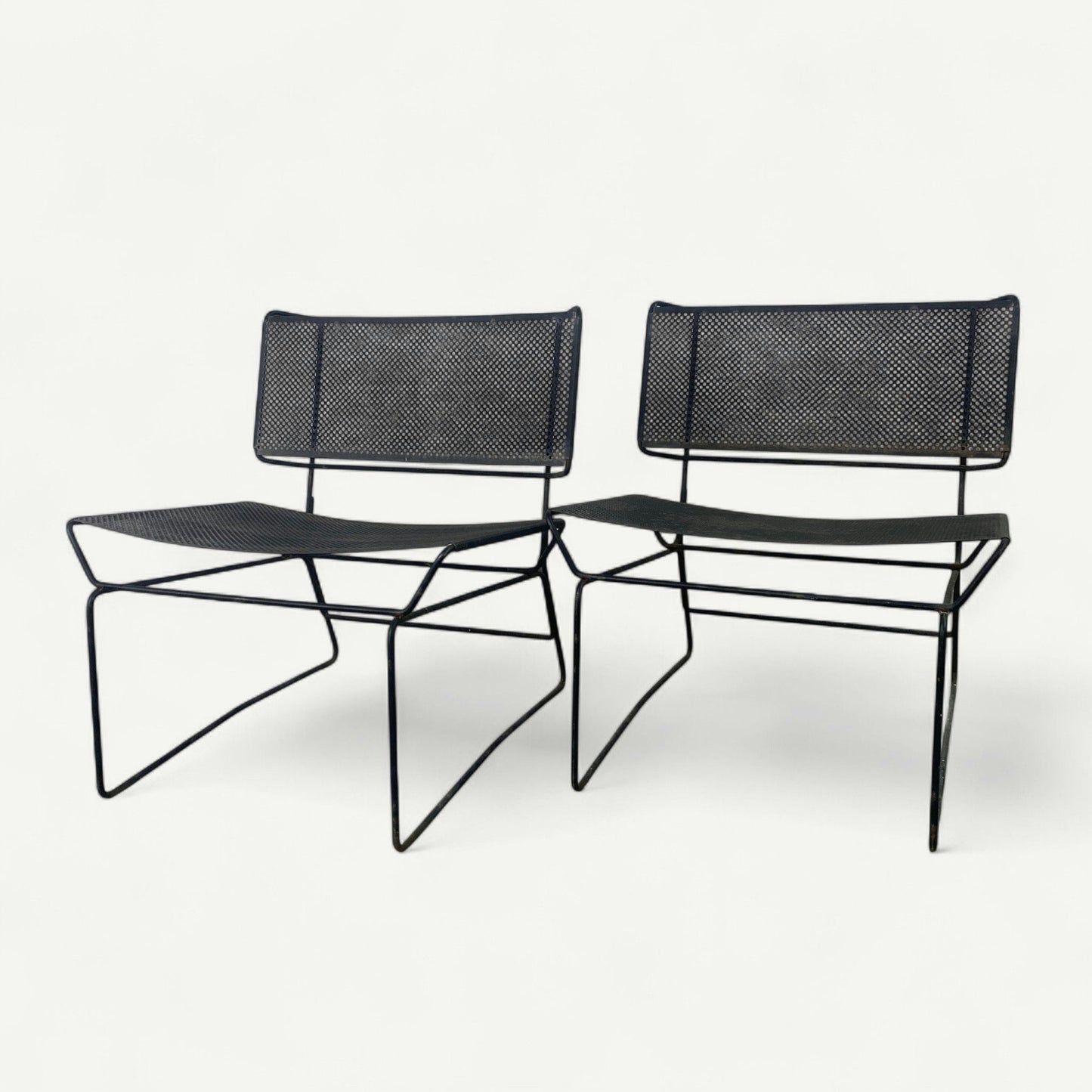 Paire de fauteuils en métal perforé collection fil par François Azambourg