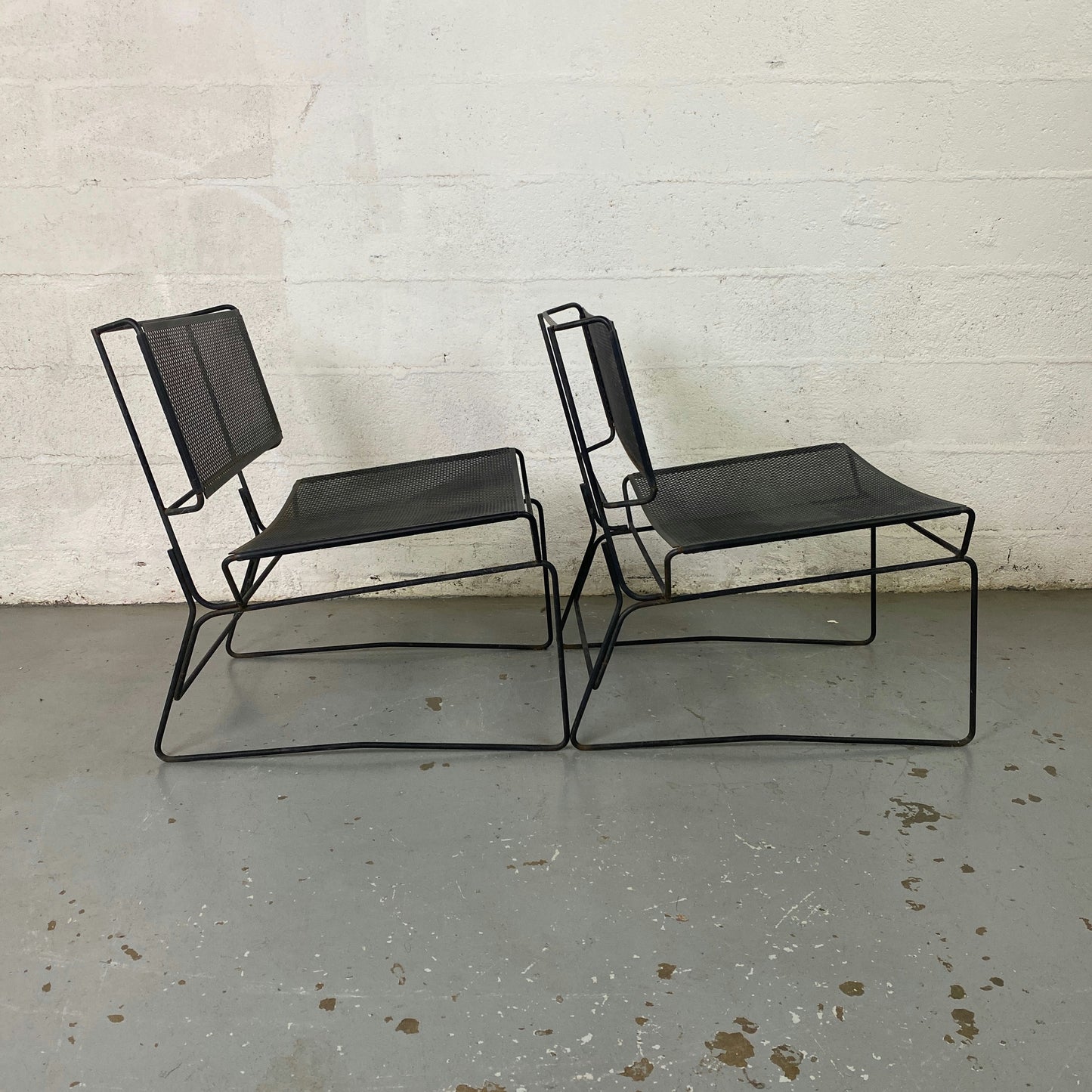 Paire de fauteuils en métal perforé collection fil par François Azambourg