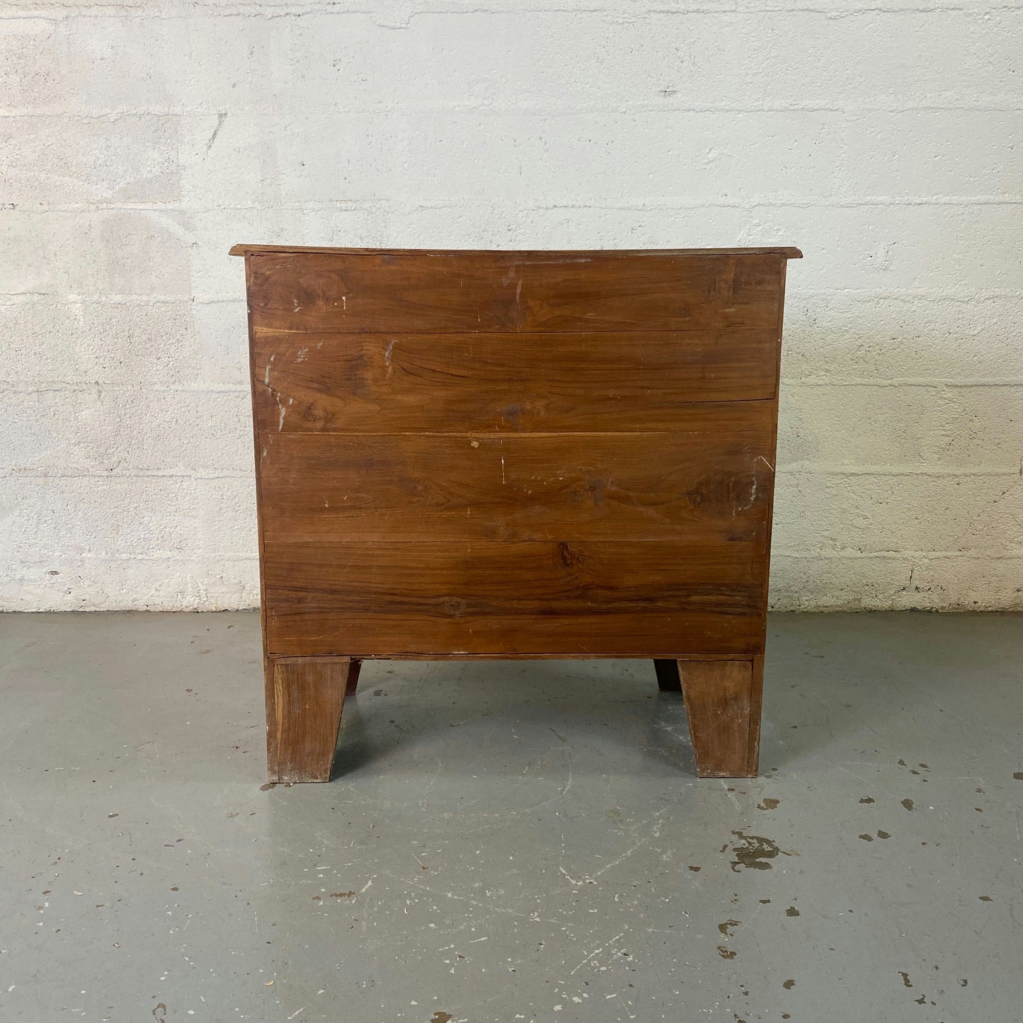 Commode bois exotique avec paniers osier