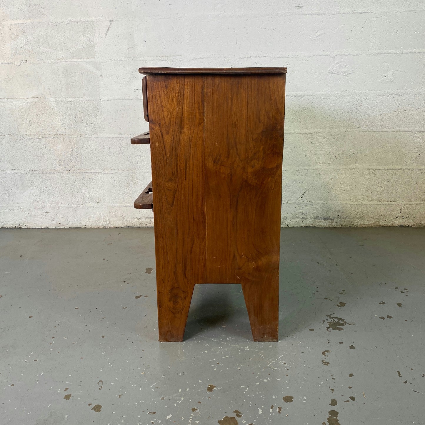 Commode bois exotique avec paniers osier