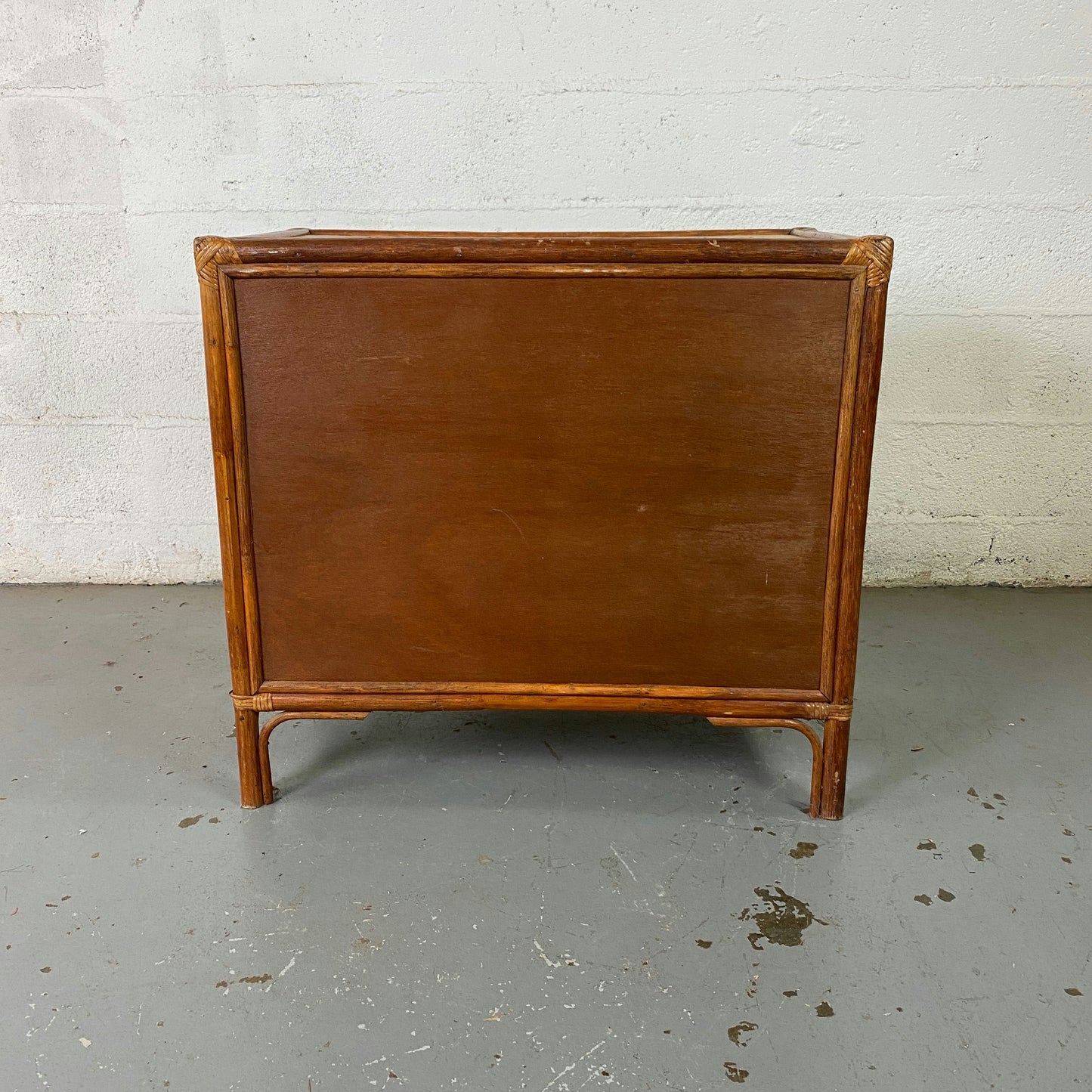 Commode en bois et rotin