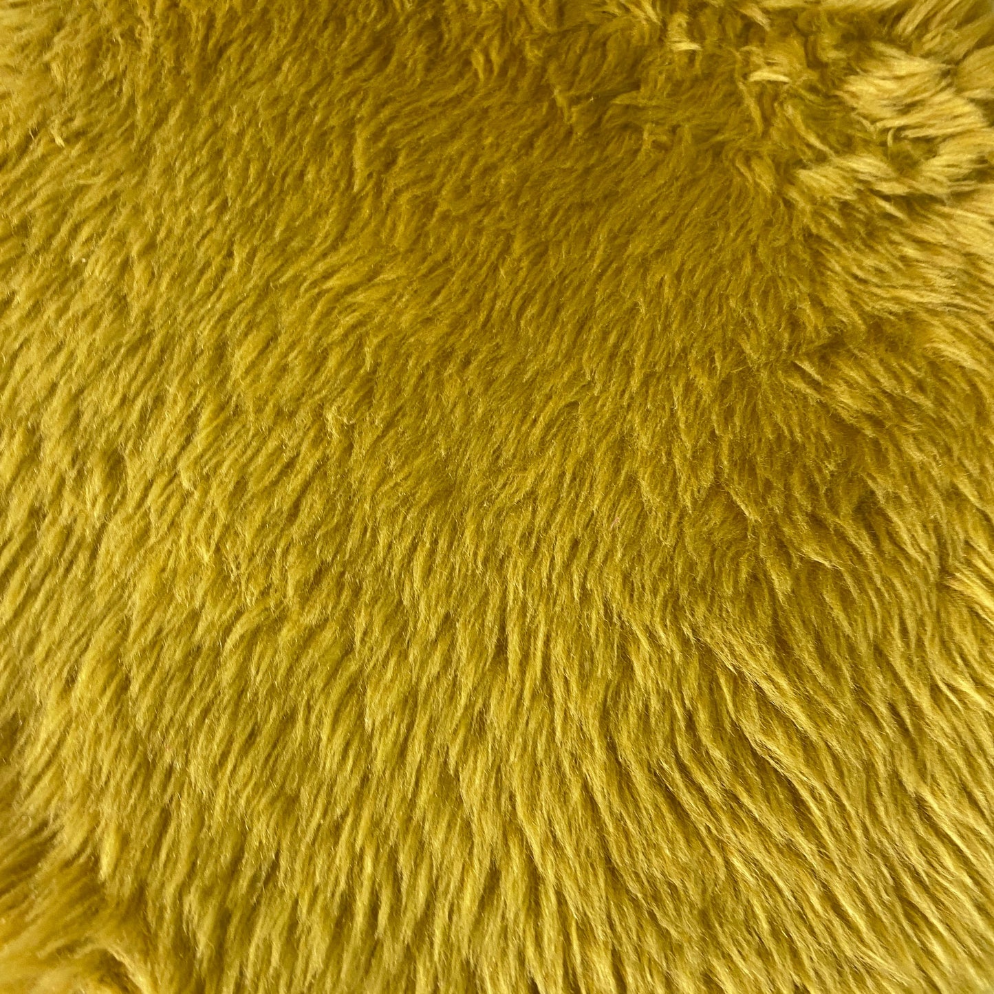 Chaise fourrure doré