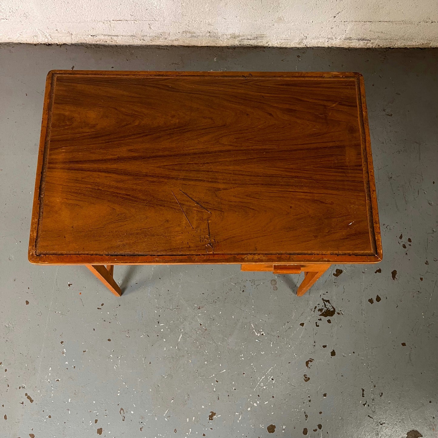 Bureau d’école en bois