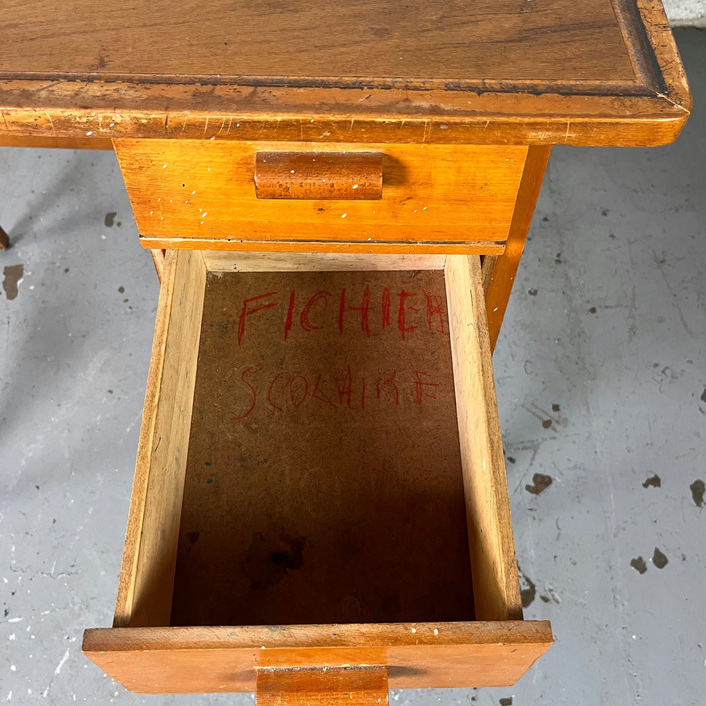 Bureau d’école en bois