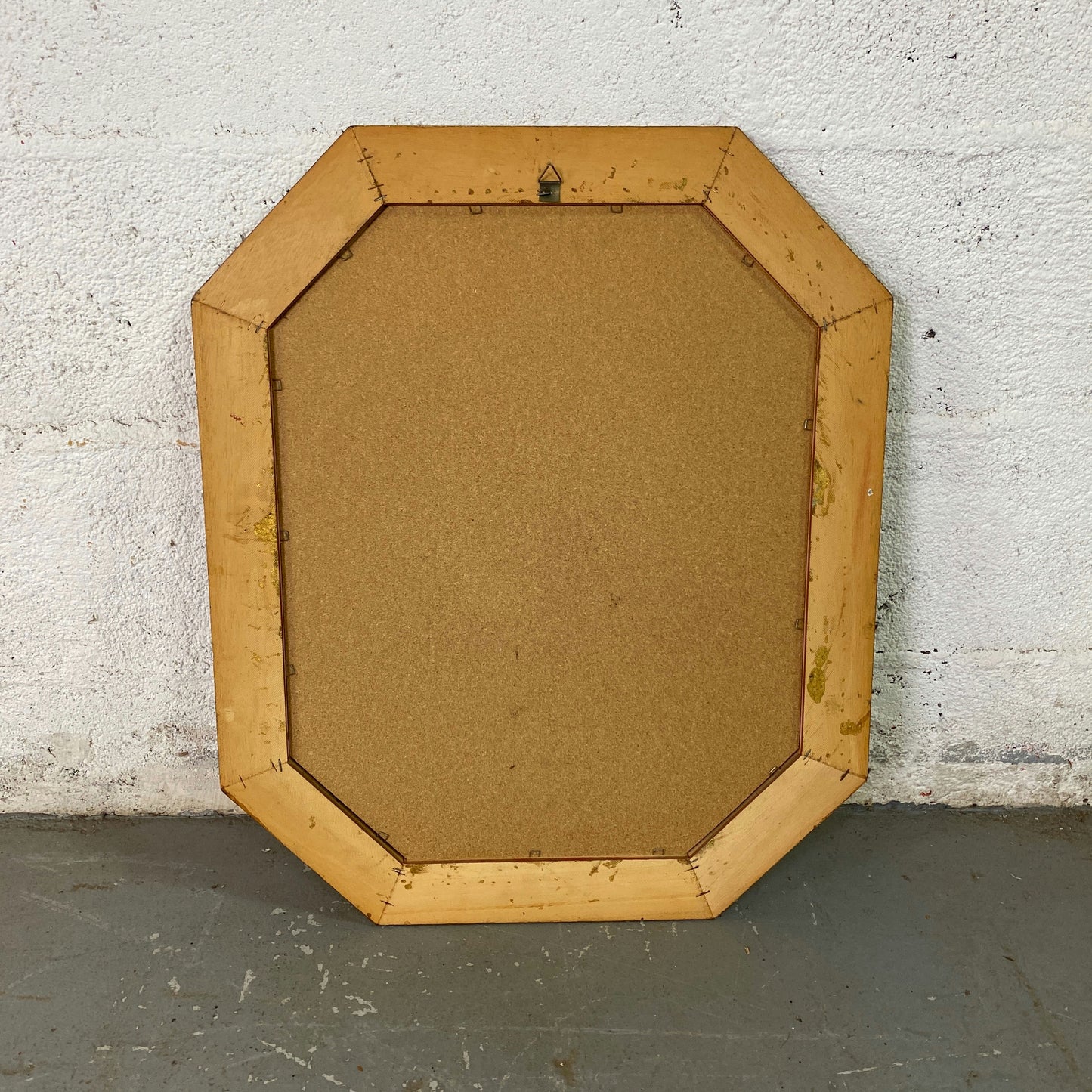 Miroir biseauté octogonale en bois mouluré peint