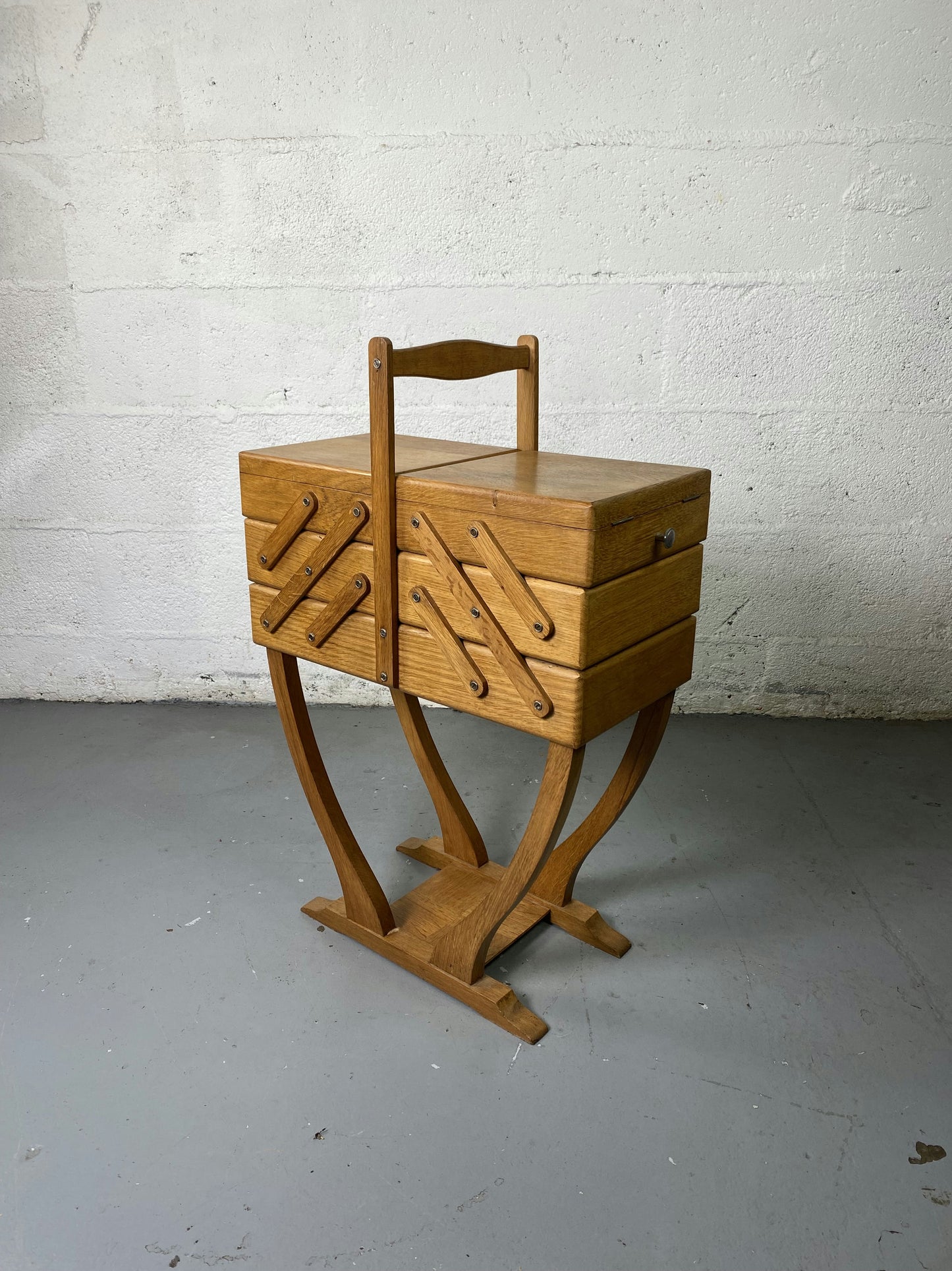 Travailleuse en bois