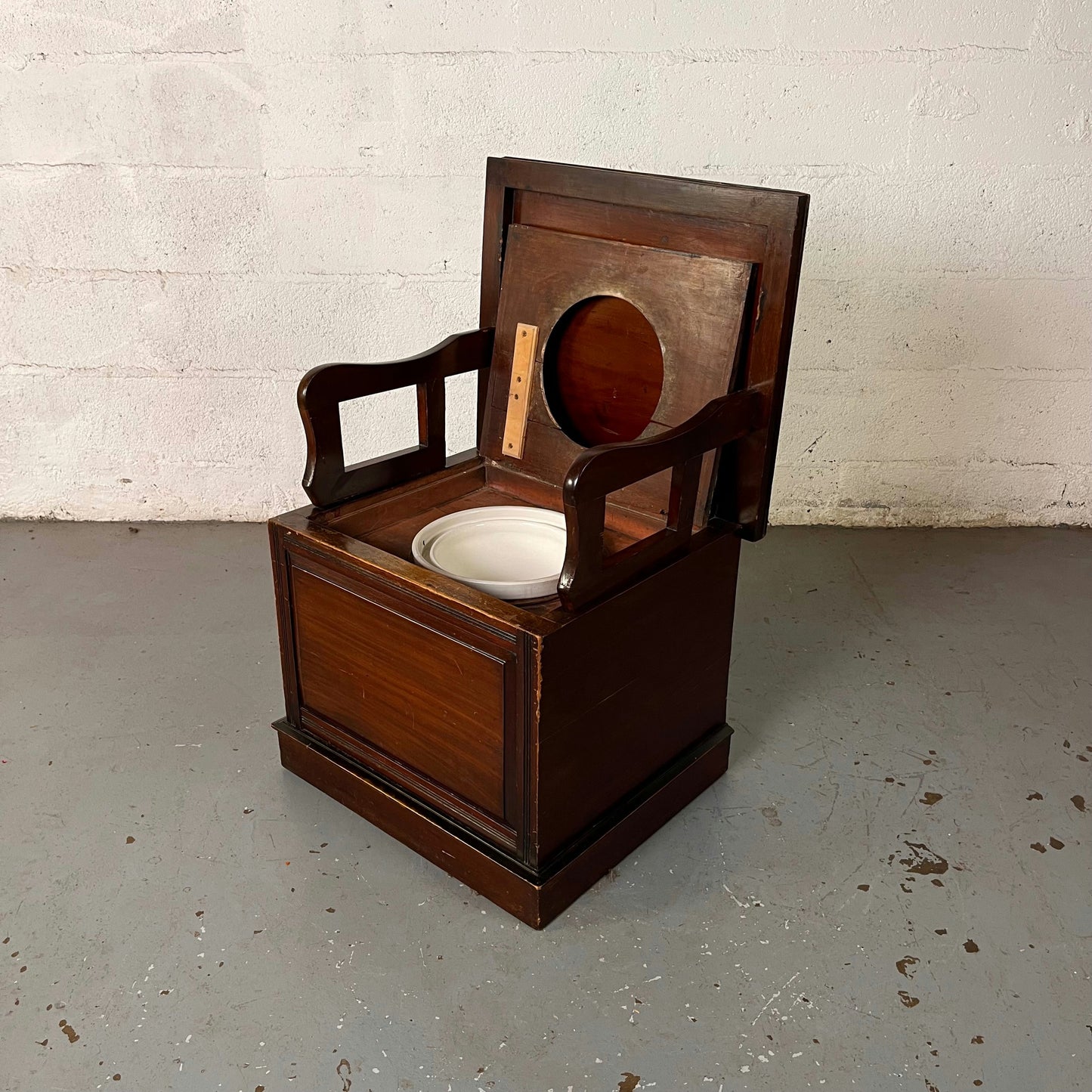 Chaise de commodité en bois