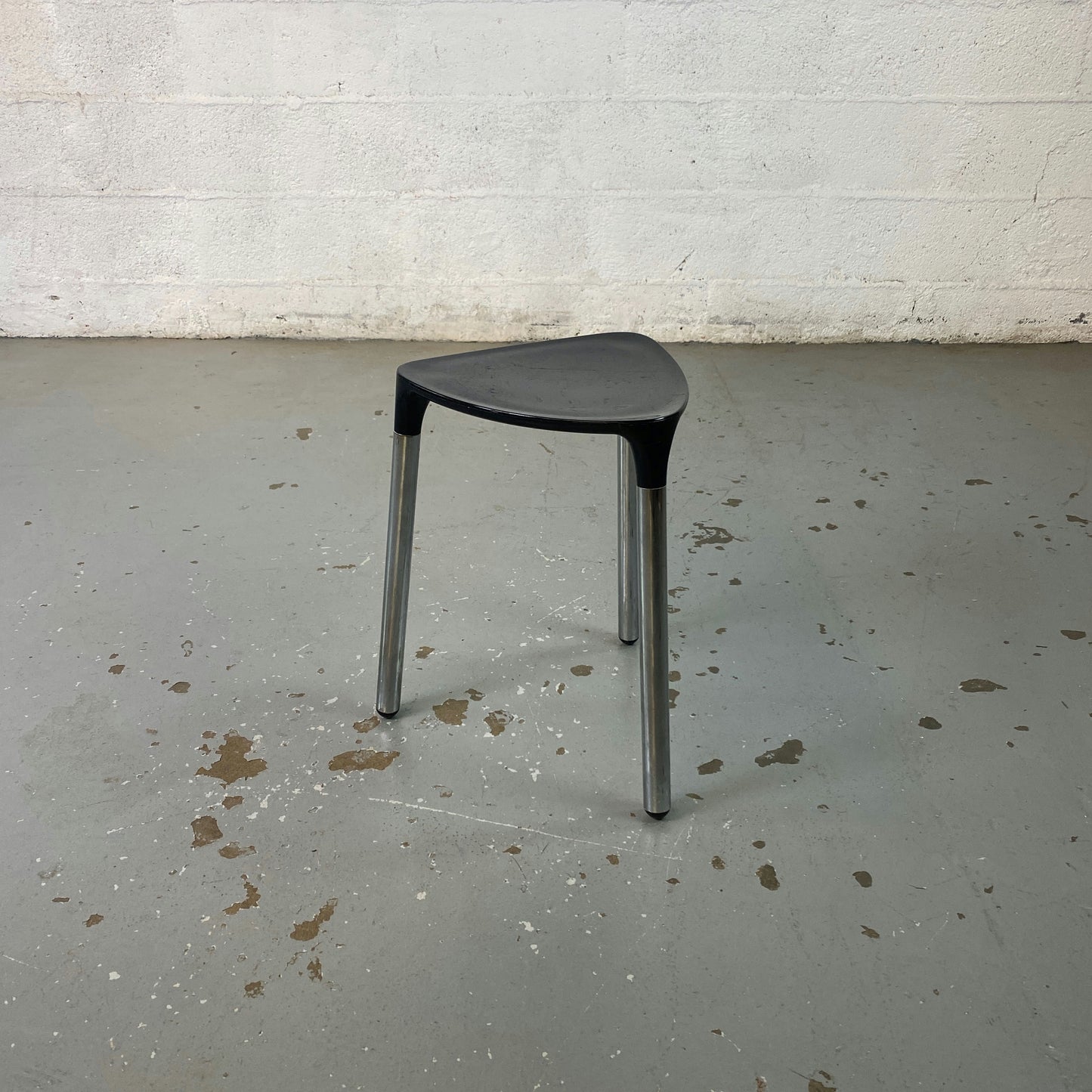 Tabouret tripode en métal YANNIS