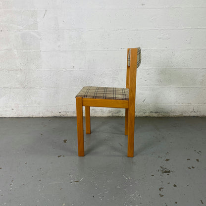 Chaise vintage quadrillée