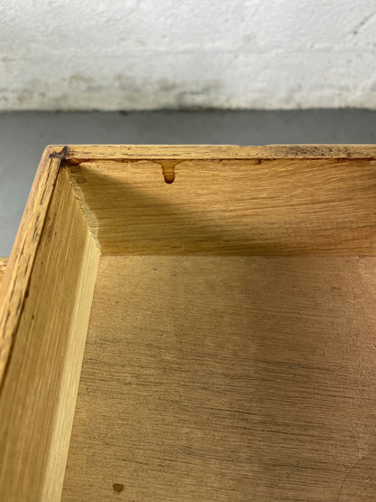 Travailleuse en bois