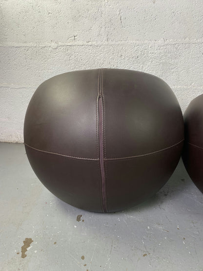 Ball Chair en cuir marron par Finn Stone