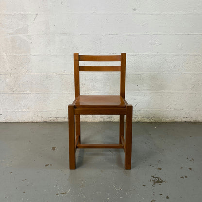 Chaise en bois massif  design moderniste/brutaliste, années 70