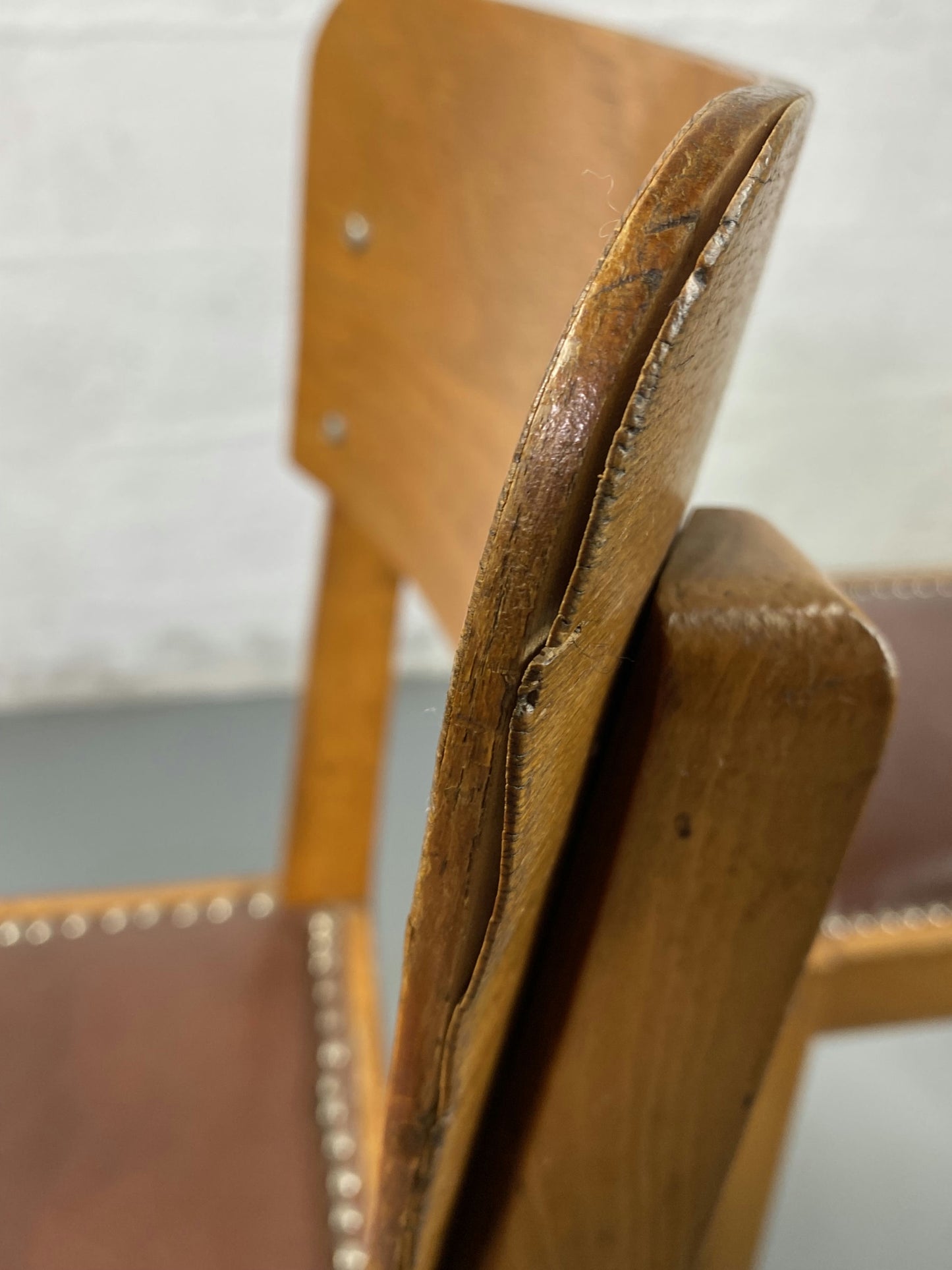 Paire de chaise en bois et cuir