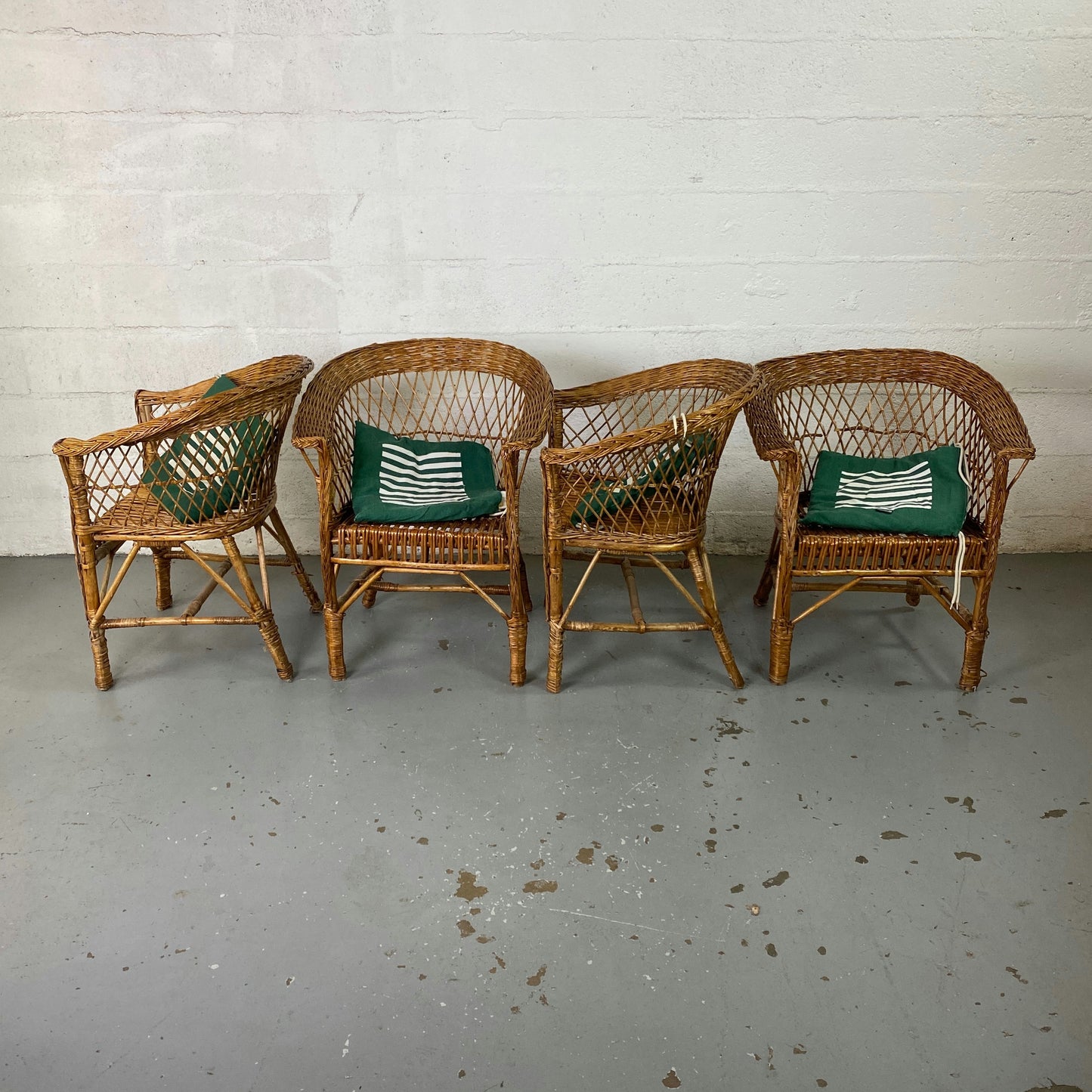 Lot de 4 fauteuils en rotin tressé