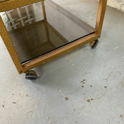 Étagère à roulettes et plateaux en verre