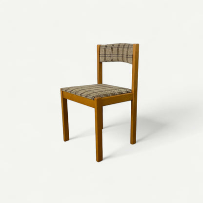 Chaise vintage quadrillée