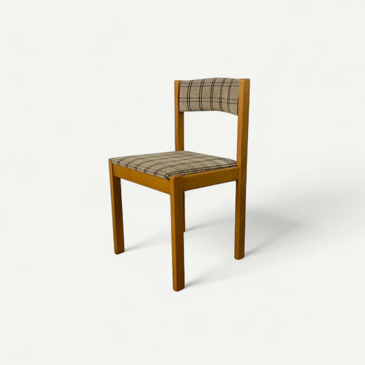 Chaise vintage quadrillée