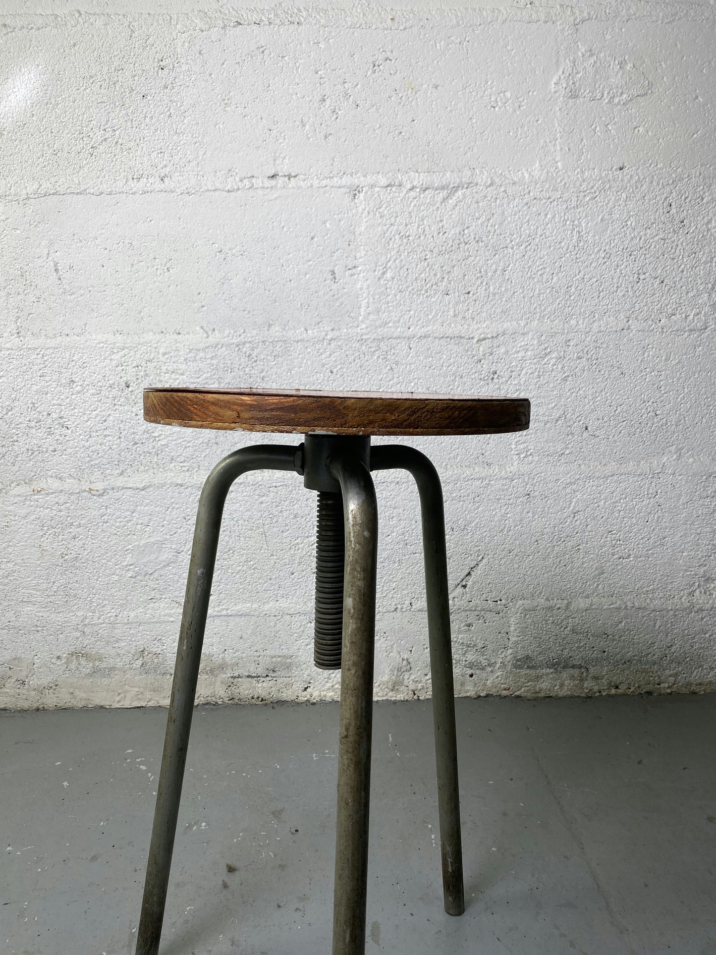 Tabouret Industriel tripode à Vis