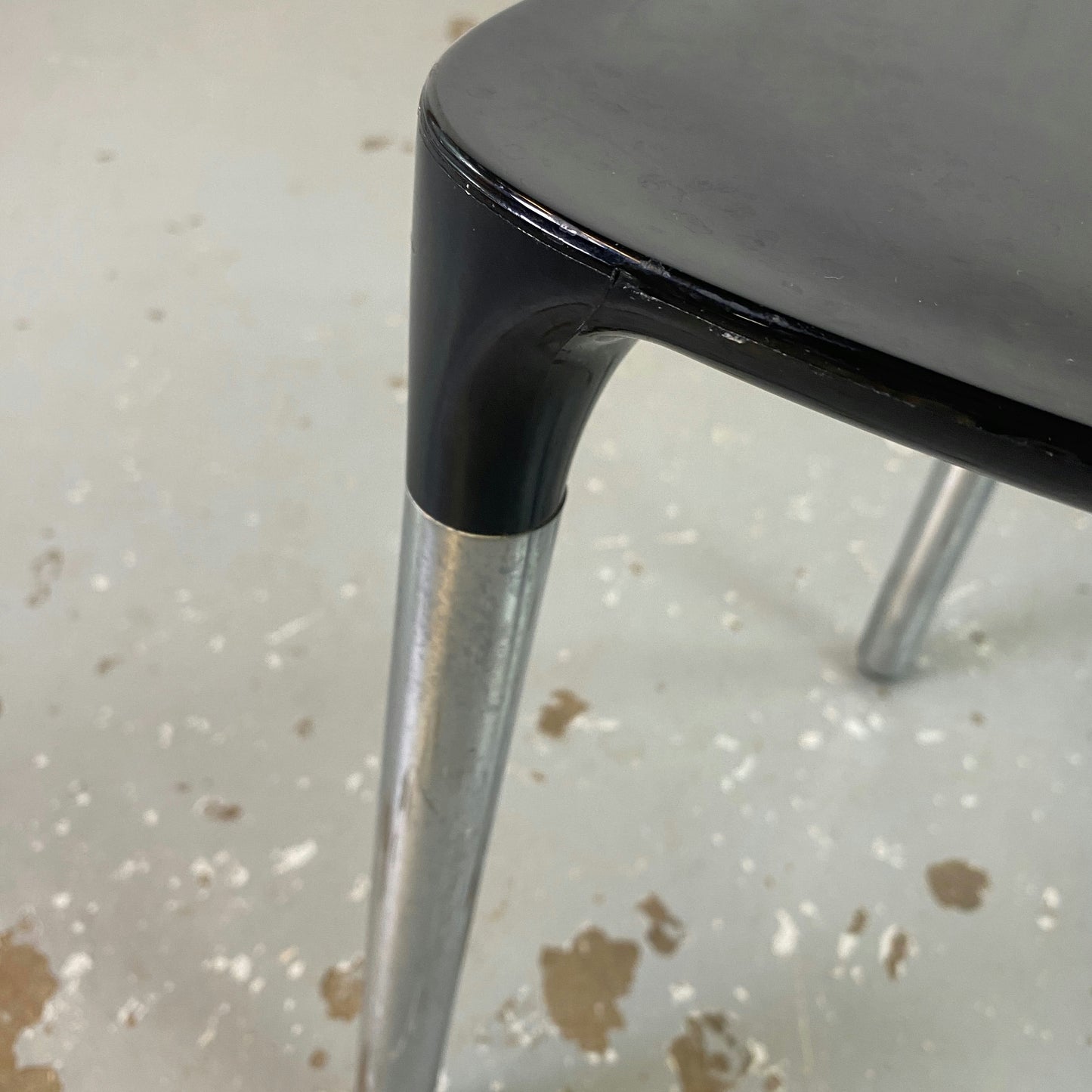 Tabouret tripode en métal YANNIS
