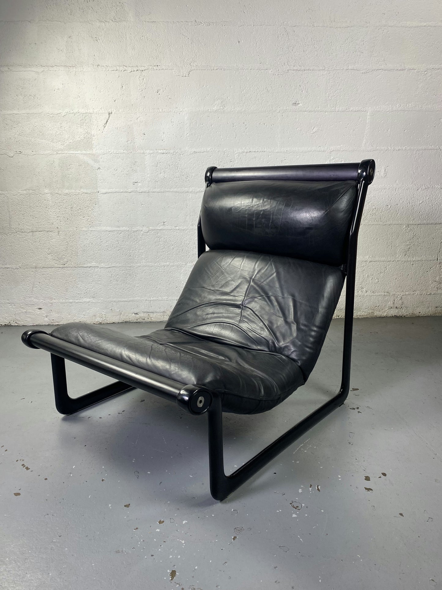 Fauteuil noir en cuir Knoll