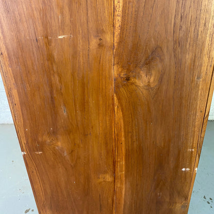 Chiffonnier en bois avec panier
