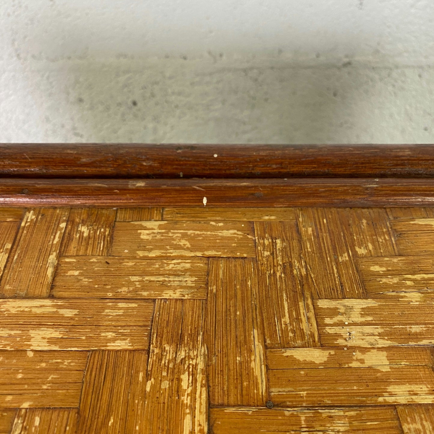 Commode en bois et rotin
