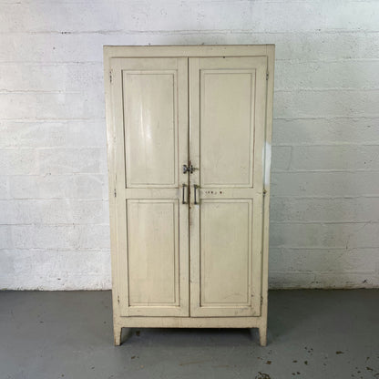 Armoire parisienne patinée