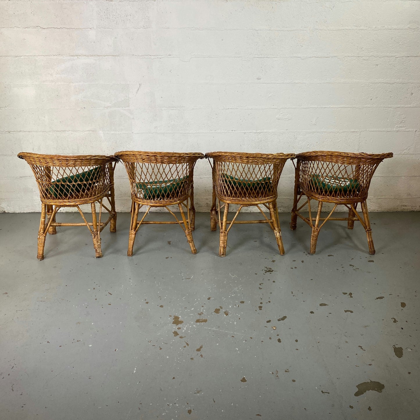 Lot de 4 fauteuils en rotin tressé