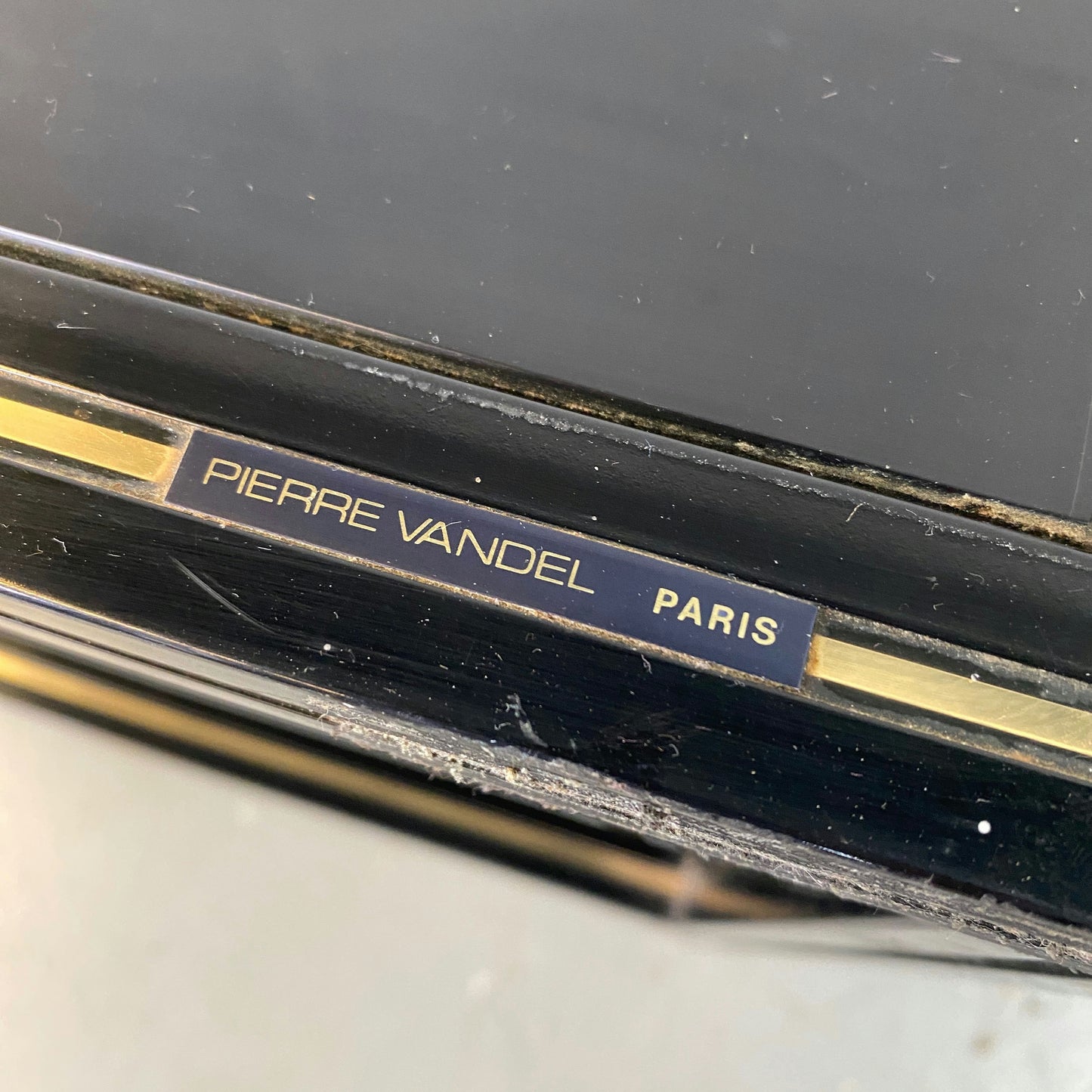 Table basse en verre fumé Pierre Vandel