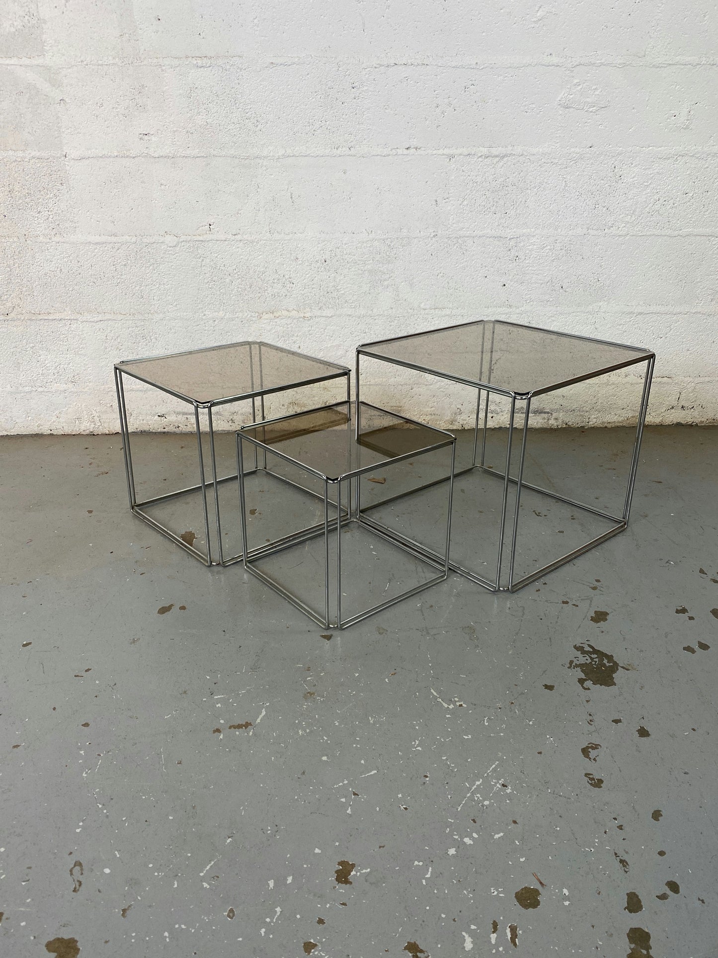Tables Gigognes Isocèle Max Sauze pour Groupe SA