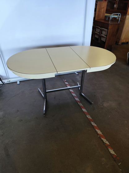 Table ovale formica jaune esprit 70