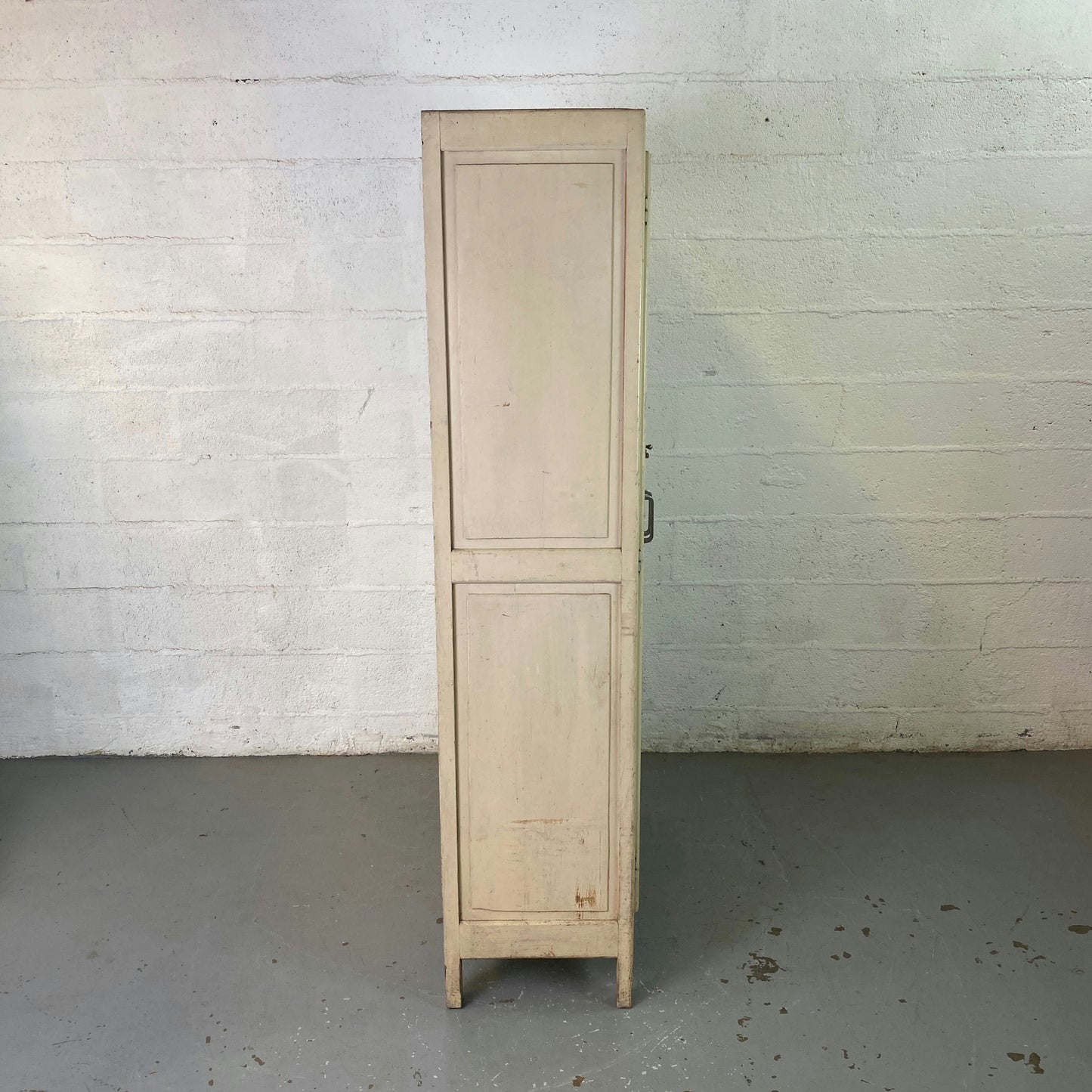 Armoire parisienne patinée
