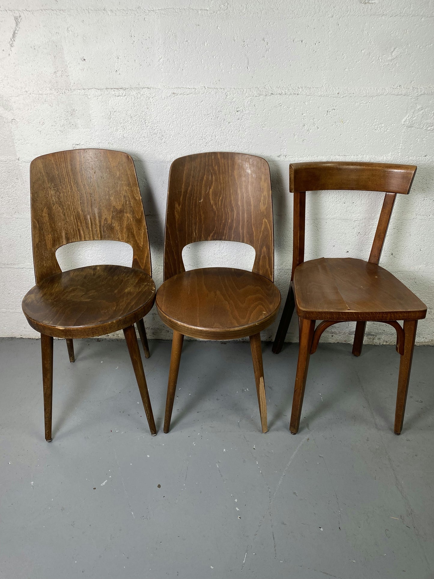 Lot de 3 chaises bistrot dépareillés et abîmés