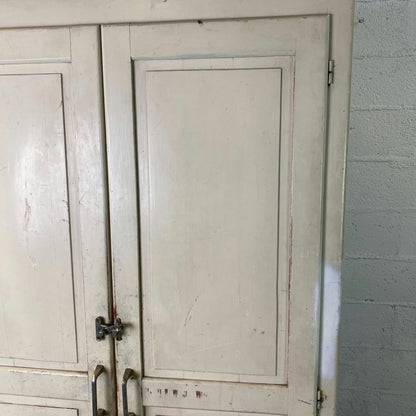 Armoire parisienne patinée