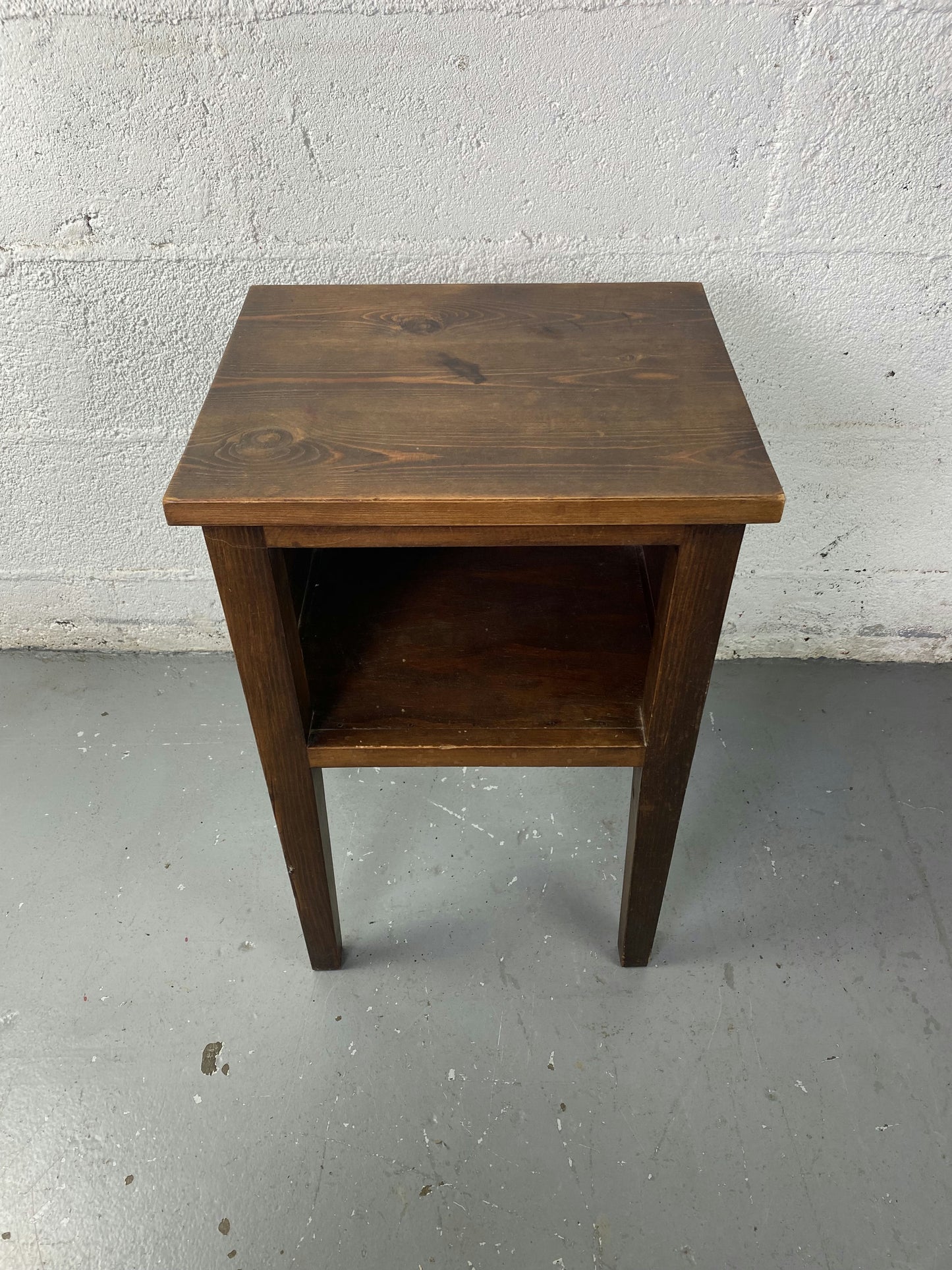 Table de chevet en bois