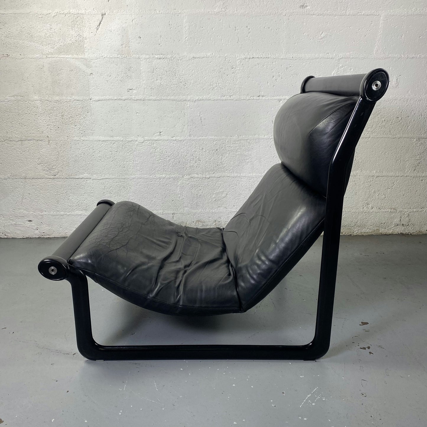 Fauteuil noir en cuir Knoll
