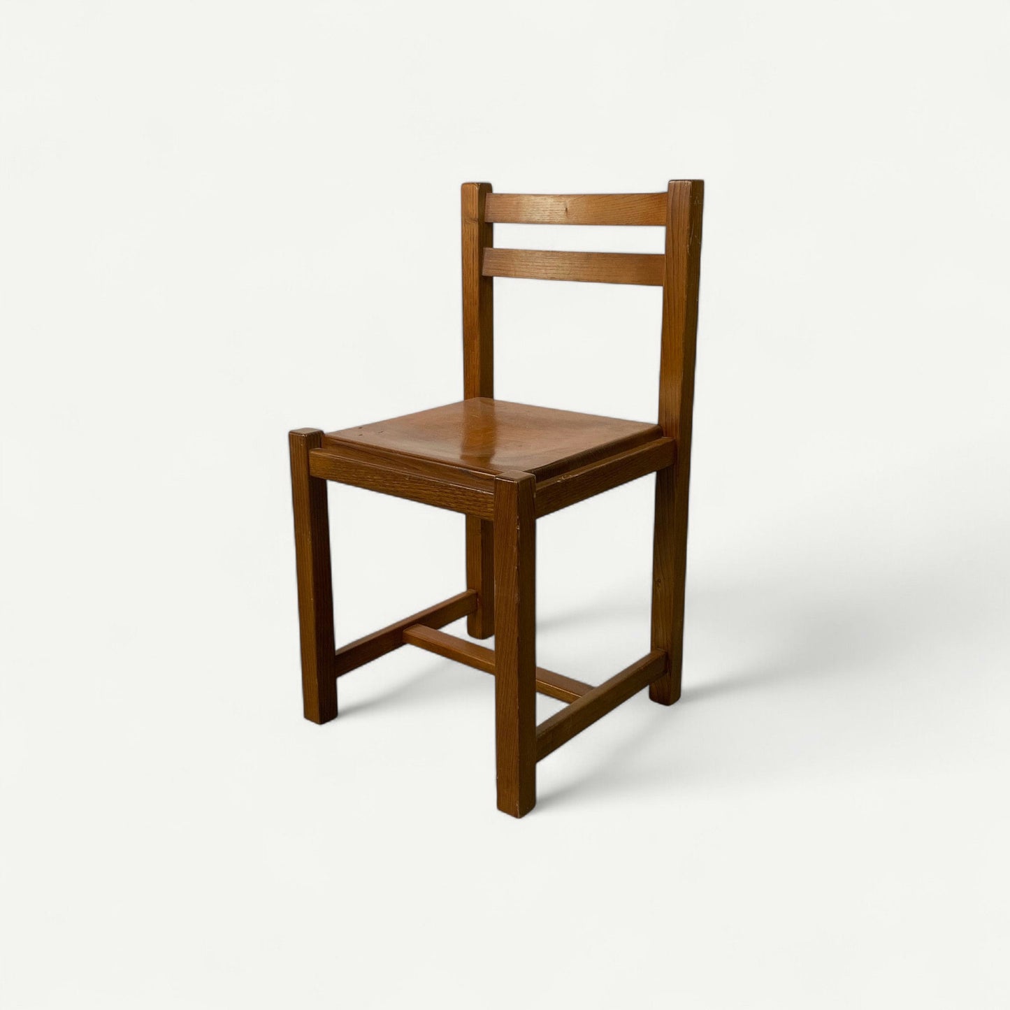 Chaise en bois massif  design moderniste/brutaliste, années 70