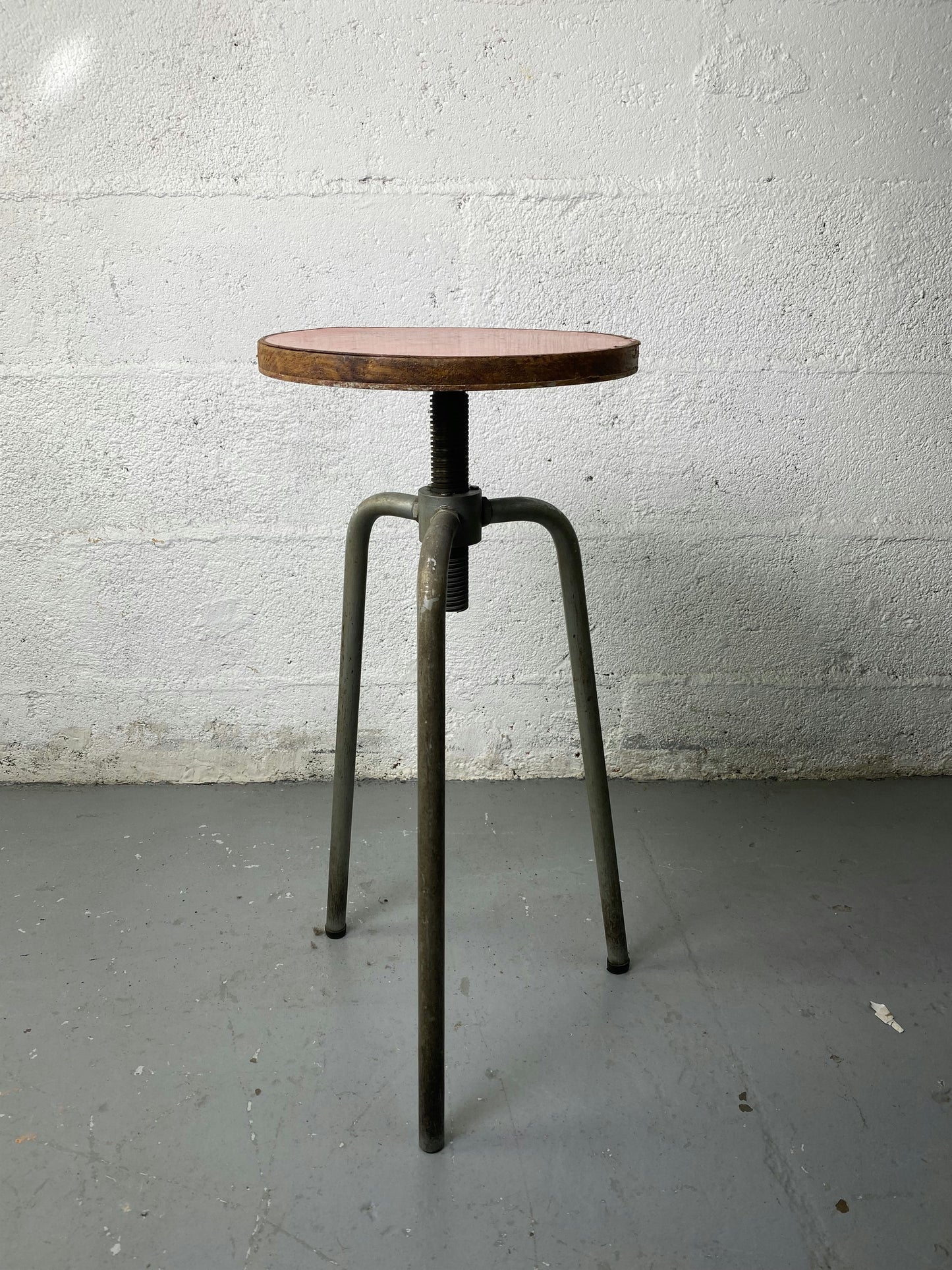 Tabouret Industriel tripode à Vis