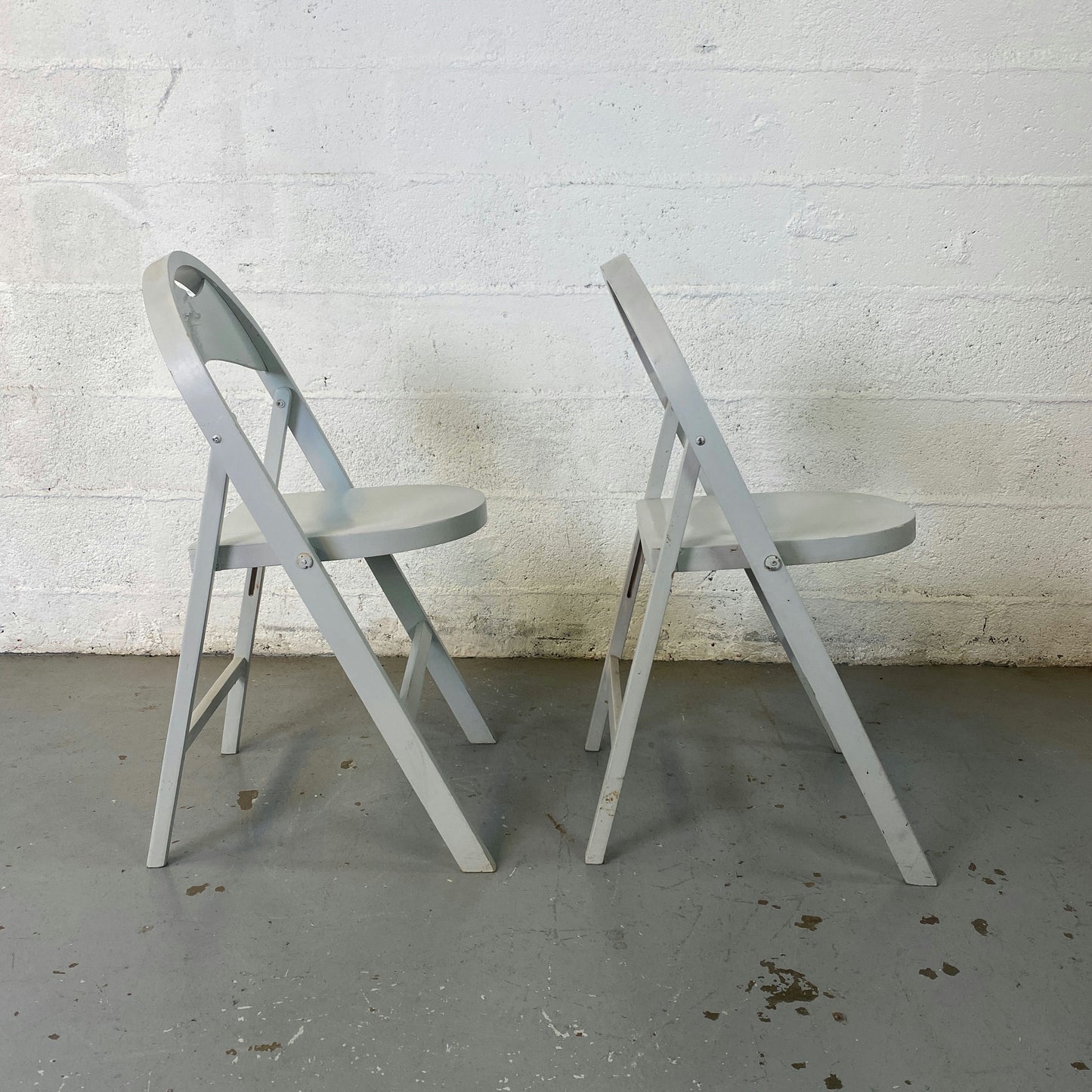 Paire de chaises pliantes Thonet blanches