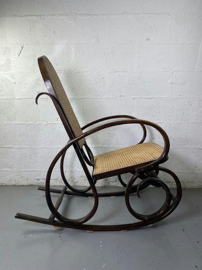 Rocking-chair Chair en bois et Cannage année 70
