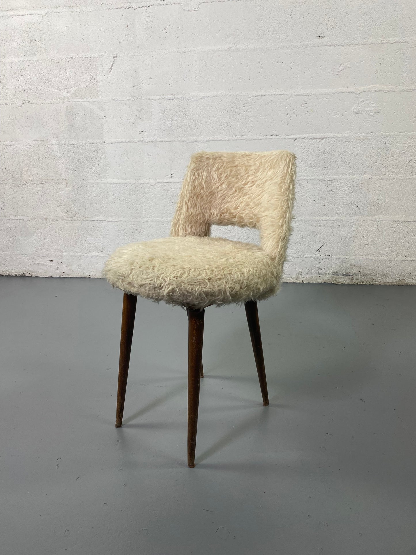 Chaise moumoute vintage année 70