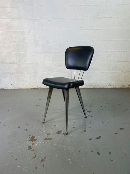 Chaise skaï noire année 60
