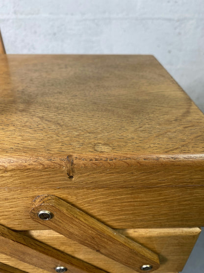 Travailleuse en bois