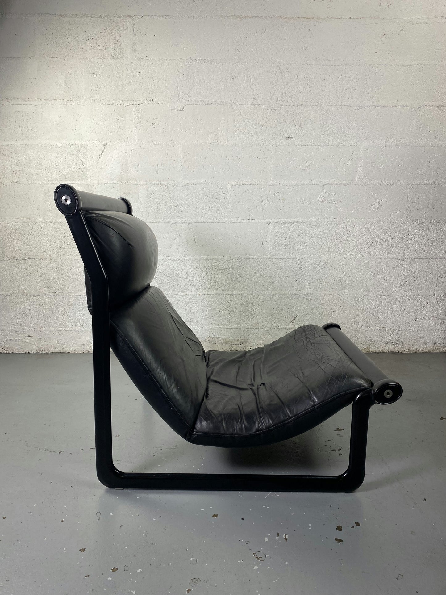 Fauteuil noir en cuir Knoll