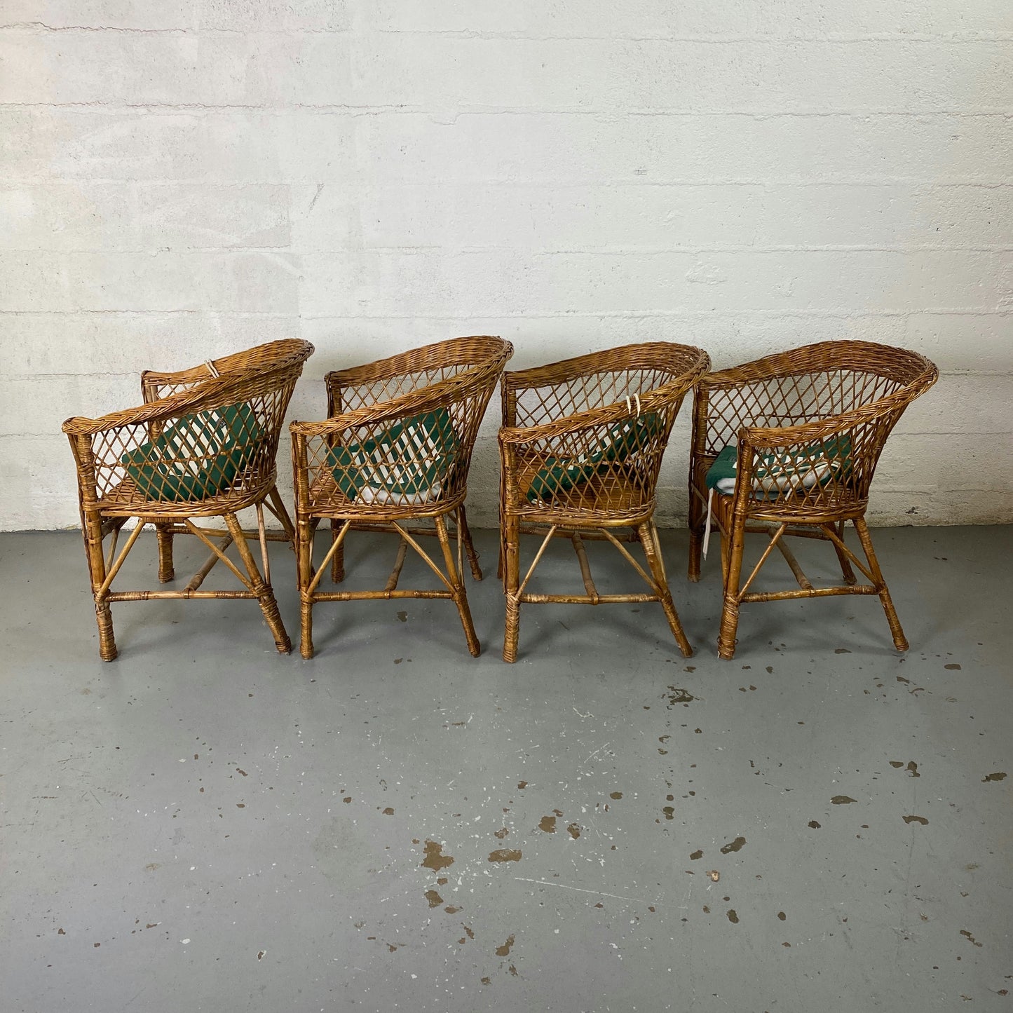 Lot de 4 fauteuils en rotin tressé