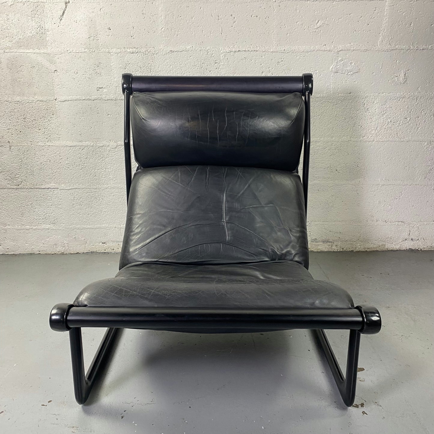 Fauteuil noir en cuir Knoll