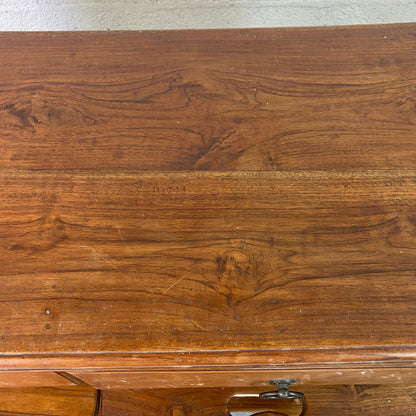 Commode bois exotique avec paniers osier