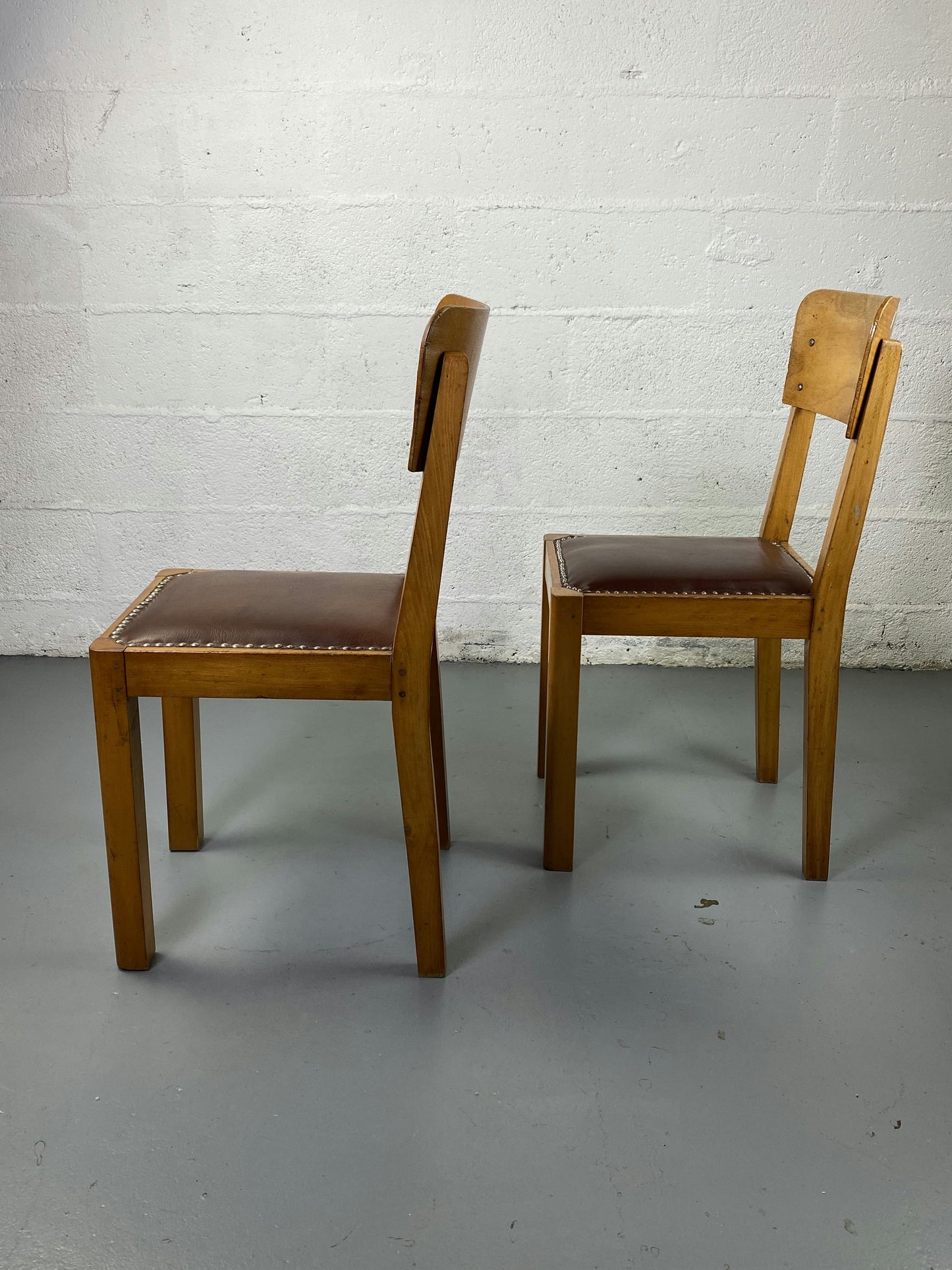 Paire de chaise en bois et cuir